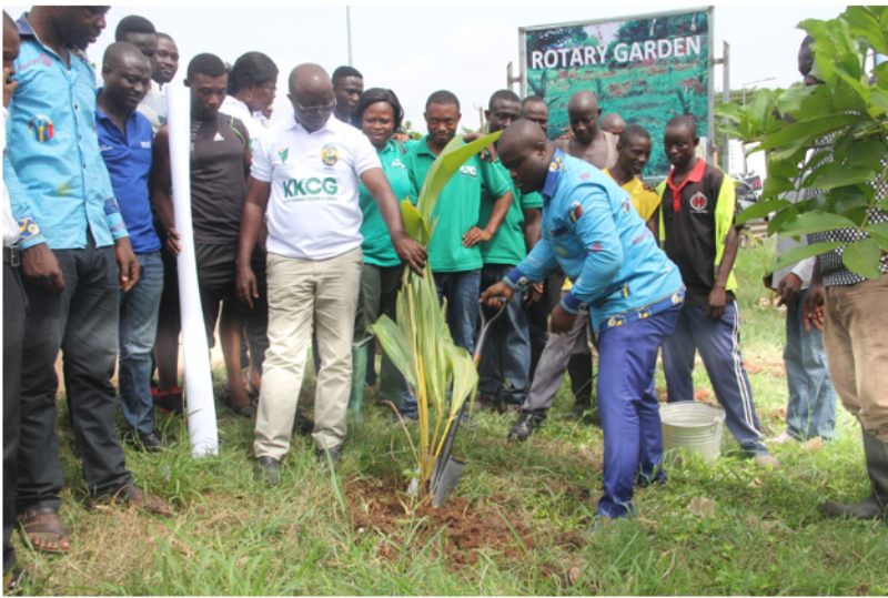 Ing.  Nana Poku Agyeman, President of the Club, assisted by the MCE, planted a symbolic coconut tree seedling at the Gardens. 